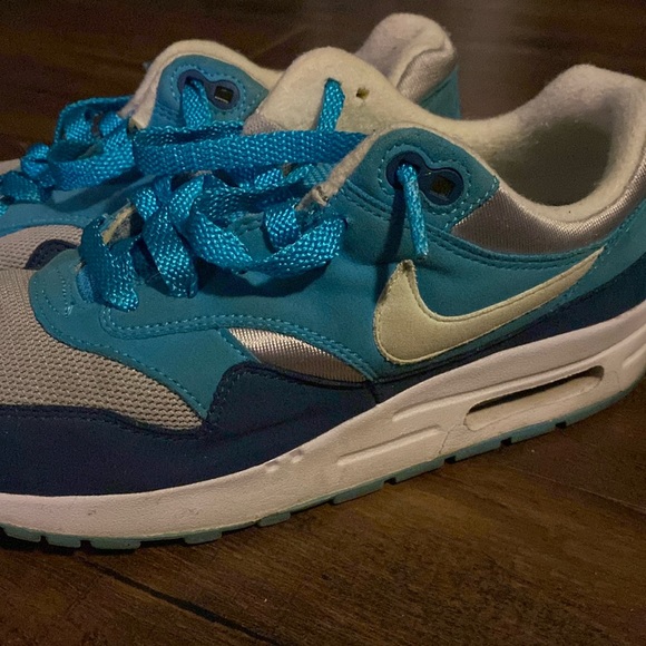 Nike Air Force 1 - Picture 1 of 3